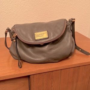 Gray Classic Q Natasha crossbody